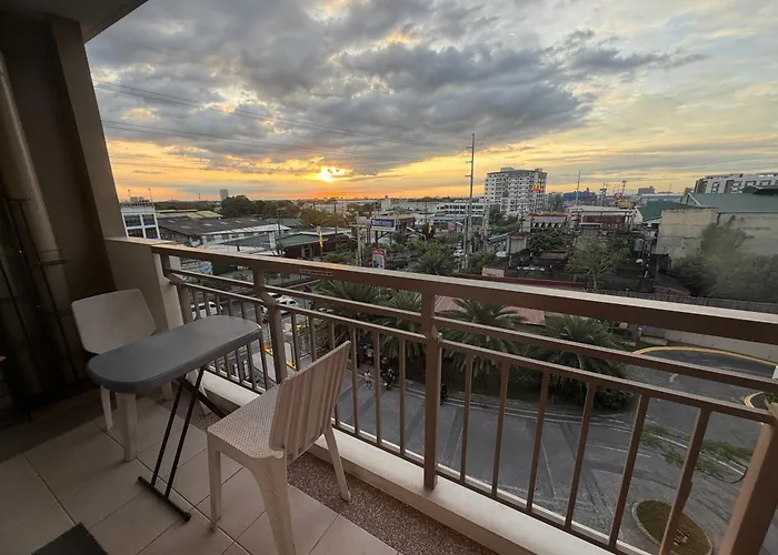 Apartment 2 Bedroom Near Naia Sm Bf Pool Balcony 6 Guest