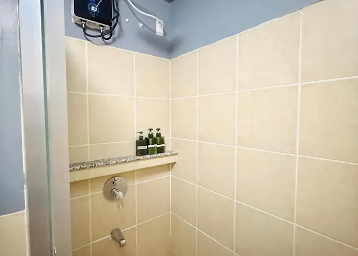 2 Bedroom Near Naia Sm Bf Pool Balcony 6 Guest Apartment
