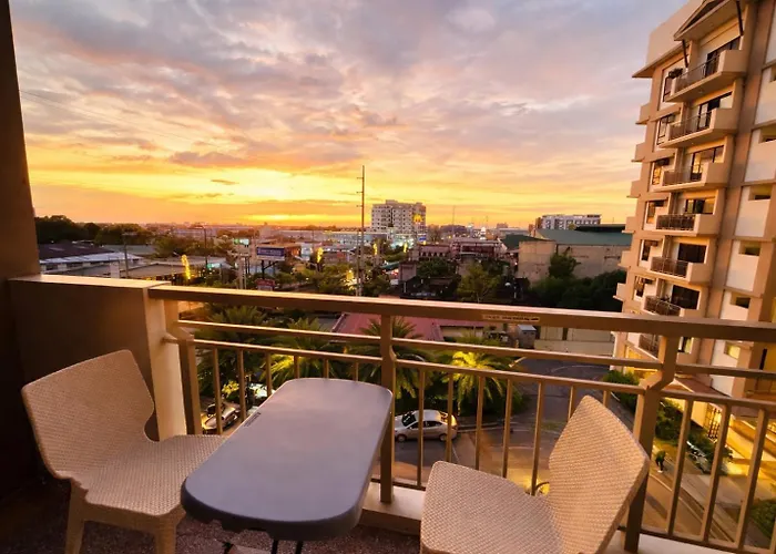 Appartement 2 Bedroom Near Naia Sm Bf Pool Balcony 6 Guest